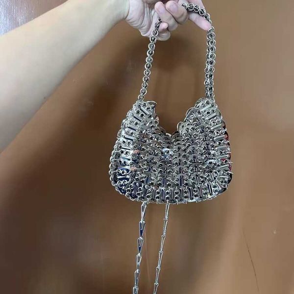 Neue koreanische Version der silbernen Pailletten-Handtasche mit roter Internet-Ketten-Umhängetasche, Metall-Pailletten-Eisenblechtasche