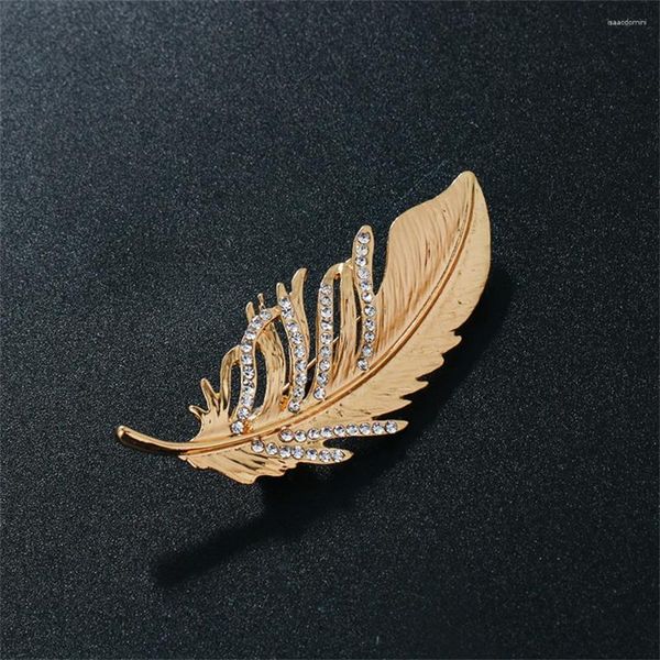 Broschen 1PC Luxus Elegante Kristallfeder Gold Farbe Strass Legierung Blatt Brosche Frau Frauen Anzug Anzug