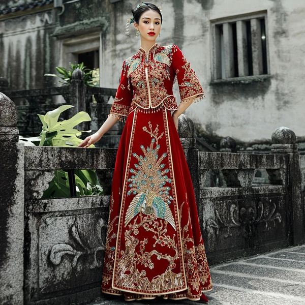 Ethnische Kleidung Hochzeitskleid Rote Blumenstickerei Paillettendekoration Damen HighEnd Xiuhe Chinesisches SlimFit Drachen- und Phönixkleid 231212