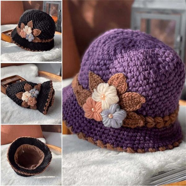 Berretti francesi addensati da donna con fiori lavorati a maglia cappello di lana lavorato a maglia caldo e antivento con fiori all'uncinetto