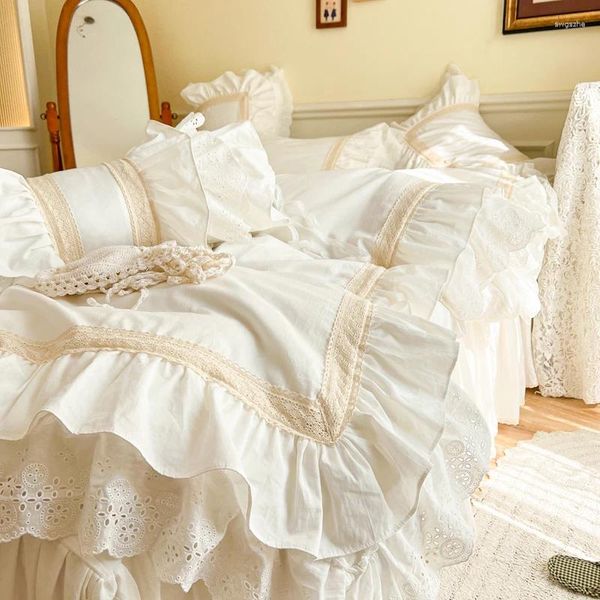 Conjuntos de cama Creme Branco Vintage Francês Dupla Camada Ruffle Bordado Conjunto de Algodão Quilt Cover Cama Saia Folha Fronha