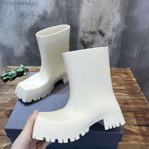 Sapatos Balencaig Botas de Chuva de Borracha Bota Resistente ao Desgaste À Prova D 'Água Designer Mulheres Paris Dedos Quadrados Chunky Dente Grosso Sola Botas de Chuva 35-40 Tamanho Paris