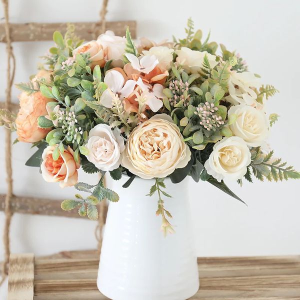 Ghirlande di fiori decorativi Rose artificiali di seta bianca Matrimonio Casa Decorazione autunnale Grande bouquet di alta qualità Disposizione di fiori finti di lusso Bulk 231213