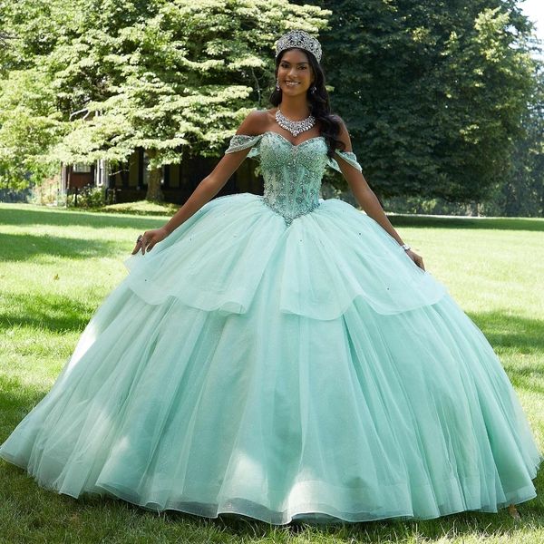 Nane Yeşil Parlak Quinceanera Elbiseler Sevgilim Kapalı Omuz Doğum Günü Prensesi Dantel Boncuklar Prenses Gowns Vestidos de 15