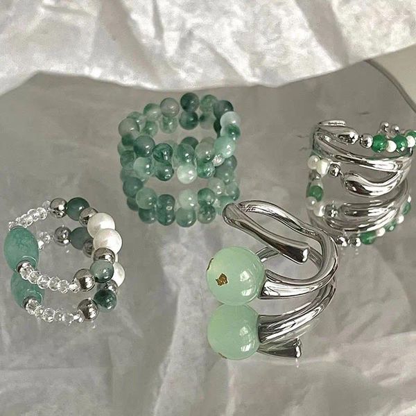 Cluster-Ringe, eleganter Bitte-Ring mit Perlen aus grüner Jade für Frauen, Minderheiten-Design, leichter Luxus, hochwertiger Schmuck im Großhandel