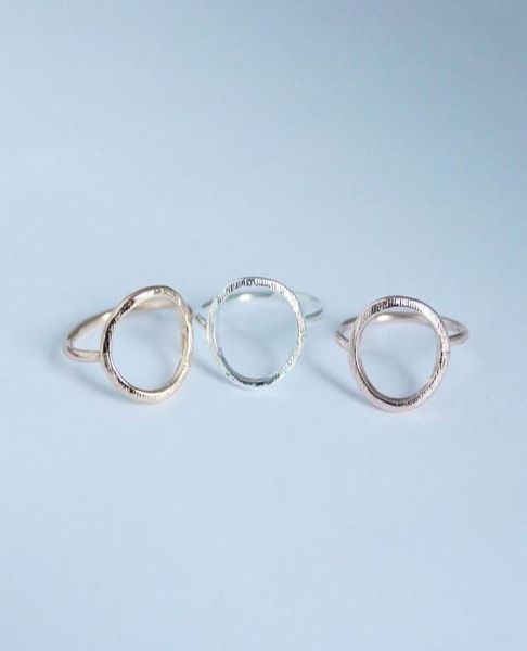 Ringos de círculo de karma de cor de prata escovada simples para mulheres da moda de festa de casamento de festas redondos jóias de jóias Durable Rings Bijoux R0272901464