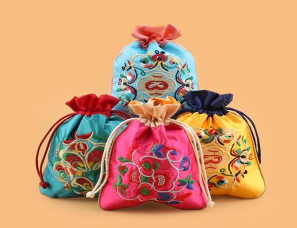 Patchwork Nakış Çiçek Küçük Ambalaj Çantaları Mücevher Hediye Çantası Çin Etnik Drawstring Saten Kumaş Para Çantası Poşeti Spic7374333