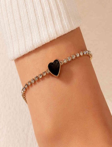 Preto conta-gotas amor singlelayer pulseira simples moda metal geométrico diamante mão decoração women039s ornamentos de cristal 9710041