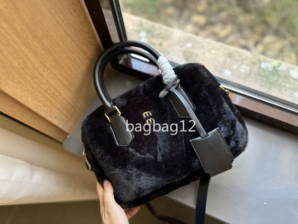 Mode Frauen Make -up -Tasche Designer -Tasche Plüsch Umhängetasche Luxusdesigner Miuntmiunt Kaninchen Haar Handtasche Hochwertige Brieftasche Reißverschluss Crossbody Geschenkbox Verpackung Verpackung