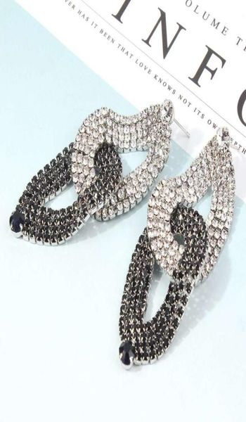 Orecchini pendenti alla moda per donna nero bianco anello pendente lampadario con diamanti gocce per le orecchie gioielli di lusso moda occidentale 6140696