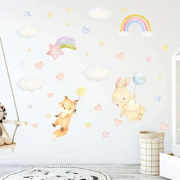 Simpatico cartone animato Volpe Coniglio che cattura palloncini Nuvole Stelle Adesivi murali per camera dei bambini Camera da letto Asilo nido Decorazione adesivi murali