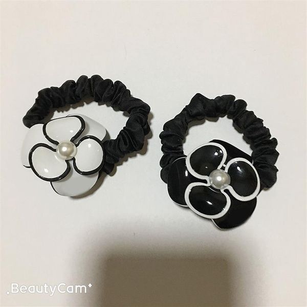 Regali per feste moda in bianco e nero acrilico c anello per capelli a forma di fiori in elastico a forma di fiori con la testa di velluto per velluto staccabile per donne favore278e