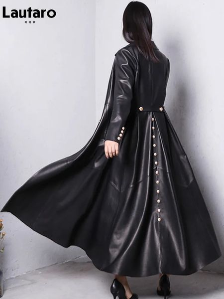 Casacos femininos Lautaro outono longo contornado vermelho preto falso couro trench coat para mulheres duplo breasted elegante moda de luxo 4xl 5xl 6xl 7xl 231213