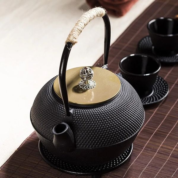 Garrafas de água Ferro Fundido Bule Cozinha Teaware Chinês Bules Cerimônia de Chá Acessórios Com Filtro Conjunto de Flores Decoração Ornamento 231214