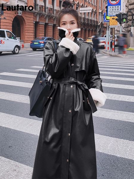 Casacos femininos Lautaro inverno longo quente grosso couro trench coat para mulheres com pele sintética dentro do cinto solto coreano moda pele forrada parka 231213