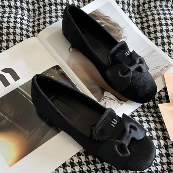 Scarpe designer di scarpe da bowknot Ballet nero di lusso da bowknot women primavera trapunte in pelle vera in pelle da donna scarpe da ballo rotonde per labbra da donna abbigliamento