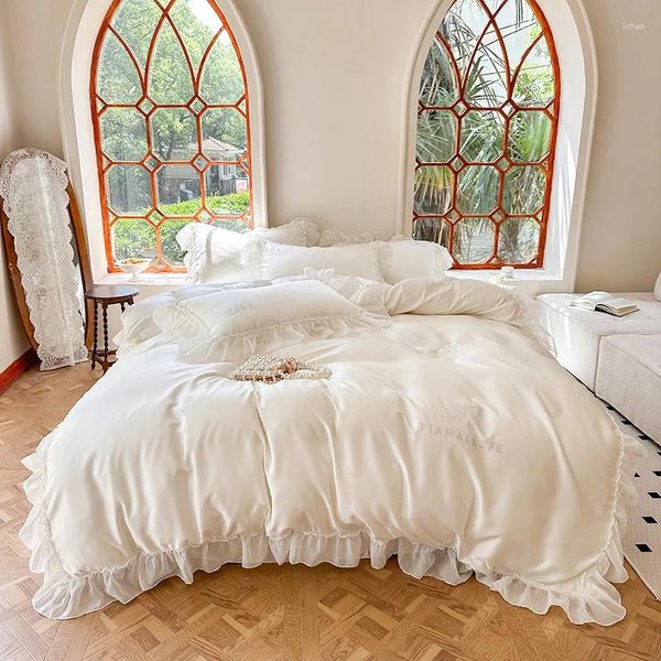 Conjuntos de cama Francês Princesa Set Romântico Lace Ruffles Duvet Cover Soft Silk Quilt Cama Folha ou Fronha Equipada