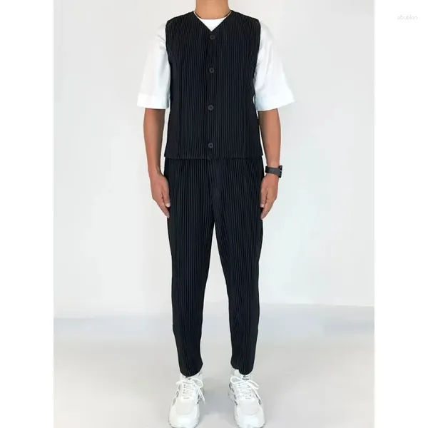 Gilet da uomo Miyake pieghettato autunno casual gilet da lavoro moda retrò originale stile designer fibbia abbigliamento da uomo top