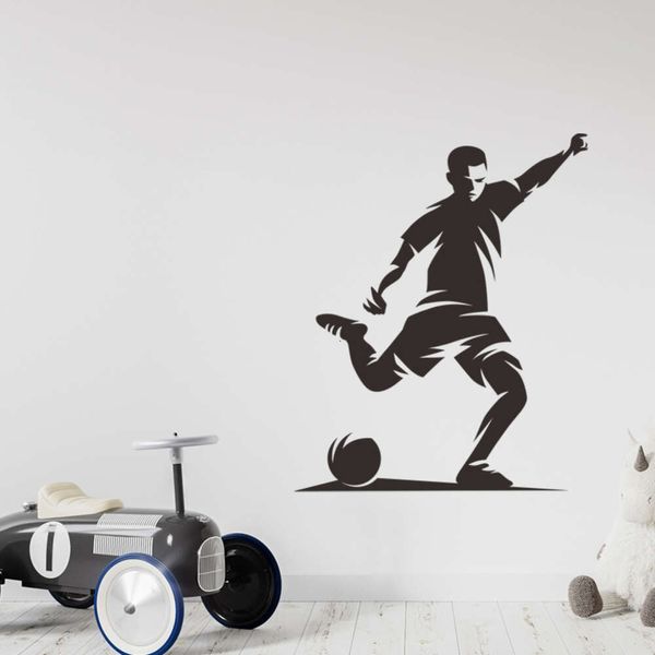 Giocatore di football gioca con il gioco di calcio Adesivi murali per soggiorno Camera da letto Camera dei bambini Decalcomanie da muro Adesivi decorativi in vinile