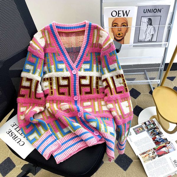 Jaqueta suéter super bonita de alta qualidade para mulheres no início da primavera de 2024, novo design de letras arco-íris, cardigã de malha de nicho