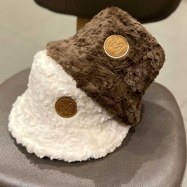 Cappello da pescatore con etichetta rotonda calda in pelo di agnello invernale Versione coreana per bambini Chao Lettera Peluche Net Ciotola con parte superiore piatta rossa