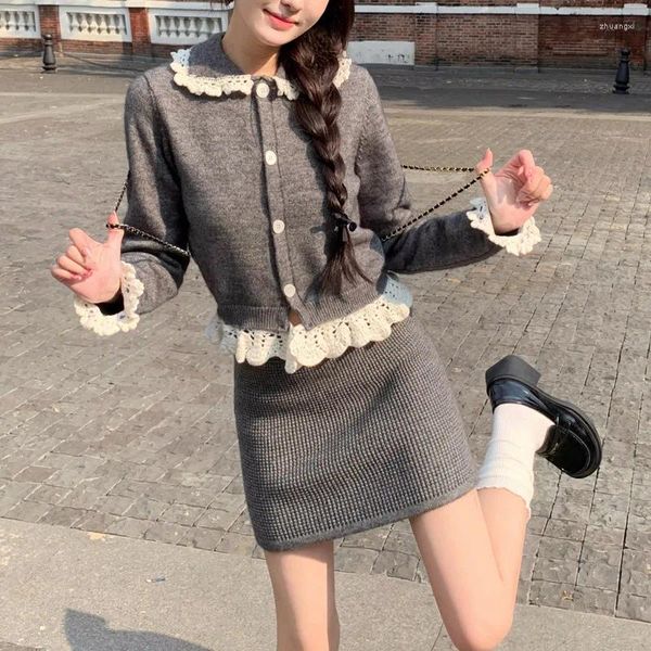 Zweiteiliger Kleid koreanische Mode gestrickt Set Frauen College -Stil Single Breasted Long Sleeve Spitzen -Strickjacke und Minirock graue Mädchen süß