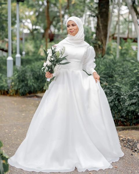 Einfache A-Linie weiße muslimische Brautkleider mit langen Ärmeln High Neck Hijab Brautkleid 2024 Arabisch Dubai Islamische Vestido De Novia