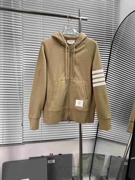 Erkek ve Kadın Kazak Moda Tasarımcısı Thombrownsweatshirt Doğrudan Haki Renkli Zippered Hoodie Klasik Dört Bar Renk Dokma Unisex Hoodie Ceket tarafından