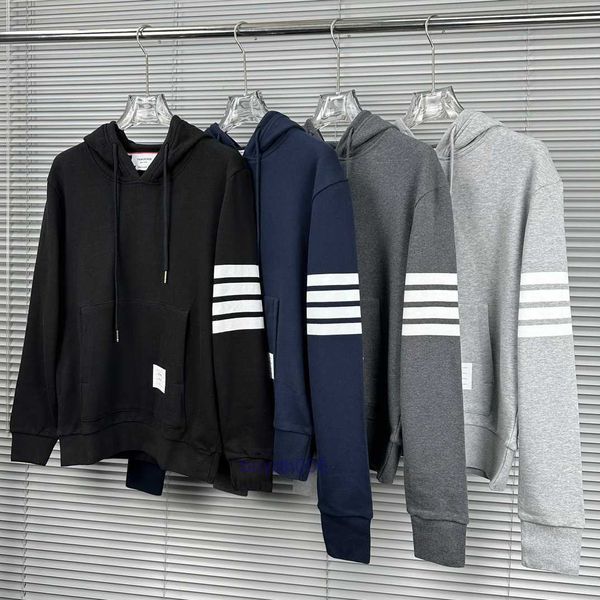 Männer und Frauen Pullover Modedesigner Thombrownsweatshirt Classic Yarn Woven Four Bar Hoodie Langarm Pullover Männer Paar Kapuzen-Outwear Tevp