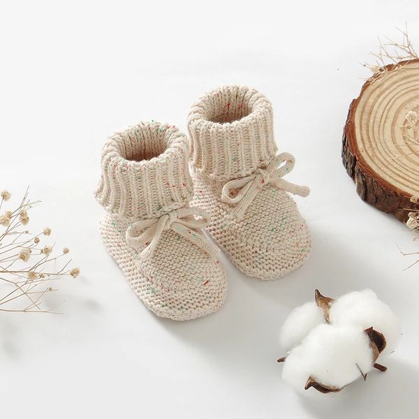 Primeiros caminhantes infantis sapatos de bebê algodão malha nascido menina menino botas moda sólida quente criança criança slipon cama artesanal 018m calçado 231213