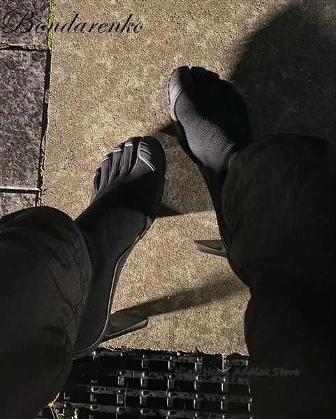 Botas femininas cinco dedos meia botas split-toe pull-on botas de couro dedo do pé salto preto rosa branco luxo design sapatos de pista 231213