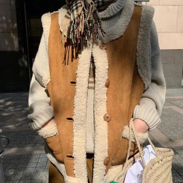 Coletes femininas moda marrom camurça cordeiro cabelo colete para mulheres com frente de pelúcia e costas vestindo jaqueta 2023 outono / inverno pele integrada