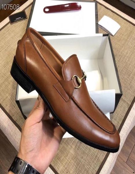 Männer kleiden italienische Lederschuhe an Modemännern Leder Moccasin Glitter formelle männliche Schuhe spitze Zehenschuhe für Men4892974
