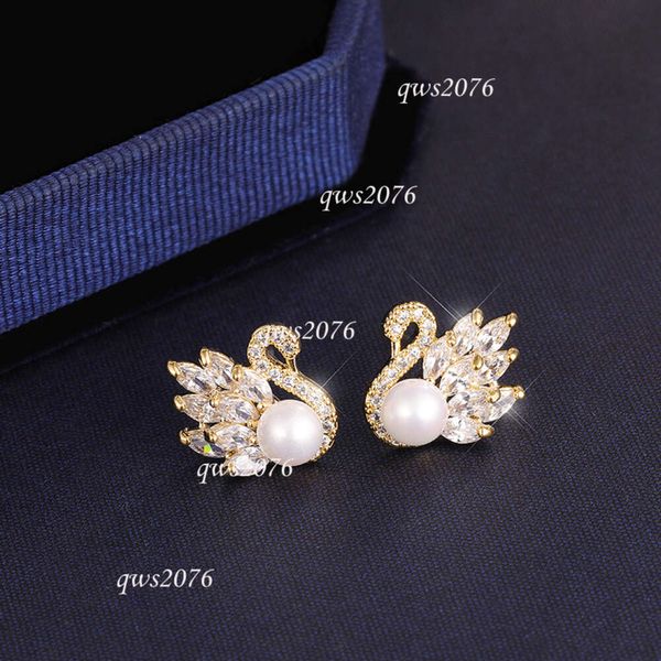 Orecchini di design Orecchini con perle di cigno dorate e orecchini per accessori da donna