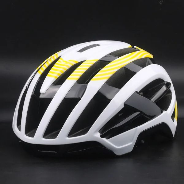 Caschi da ciclismo Casco da strada Rosso Mtb Italia Bike Taglia M 52 58cm Uomo Donna Attrezzatura da bicicletta Sport all'aria aperta Tappo di sicurezza BMX 231213