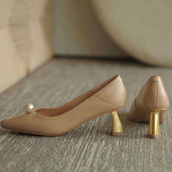 Elegante hoge hakken voor dames Zachte parelmode Puntige hoge hakken Delicate kledingschoenen Trouwschoenen Superieure eenvoudige All-matching pumps