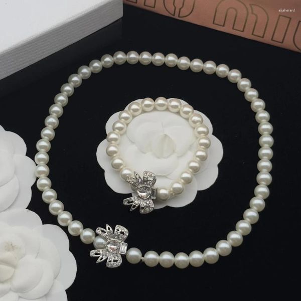 Orecchini di collana set di stilista di moda marca bowknot cristallo bracciale perle per donne dolce elegante temperamento regalo di lusso