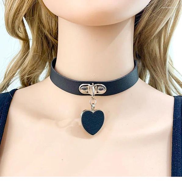 Catene Stile Harajuku Collana con colletto girocollo punk nero con cuore d'amore in pelle con retro collo clavicola gioielli gotici femminili