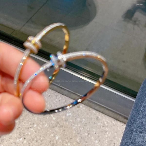 Sacchetti per gioielli Bracciale sintetico in oro con diamanti Moissanite Bracciale dal temperamento semplice con senso avanzato.