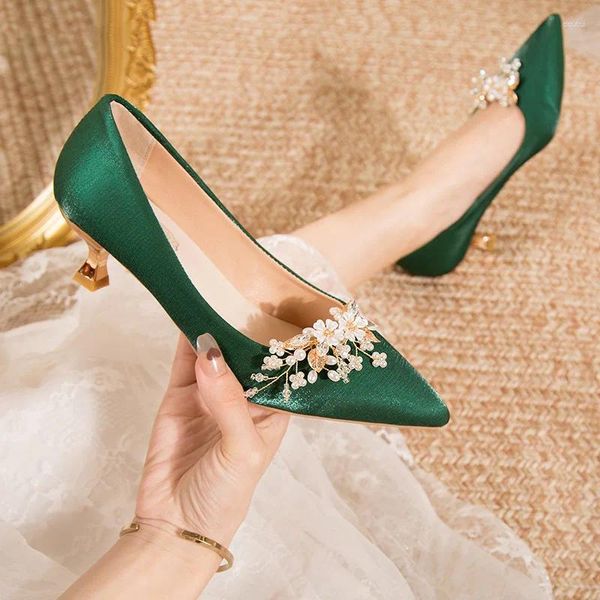 Sapatos de vestido flores apontou toe bombas para mulheres 2024 seda verde saltos baixos mulher deslizamento em salto fino senhora festa