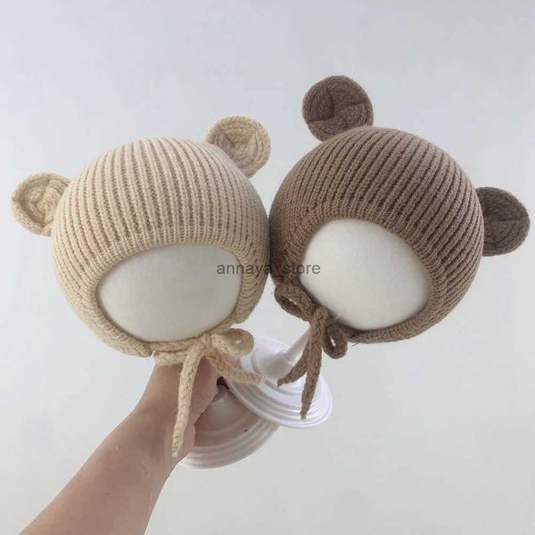 Berretti Cappelli Simpatico orso Cappello all'uncinetto per bambino Morbido pompon Infantile per bambina Ragazzi Berretto Beanie Solido Inverno Bambini lavorato a maglia Calda protezione per le orecchie Cappello per cofanoL231129