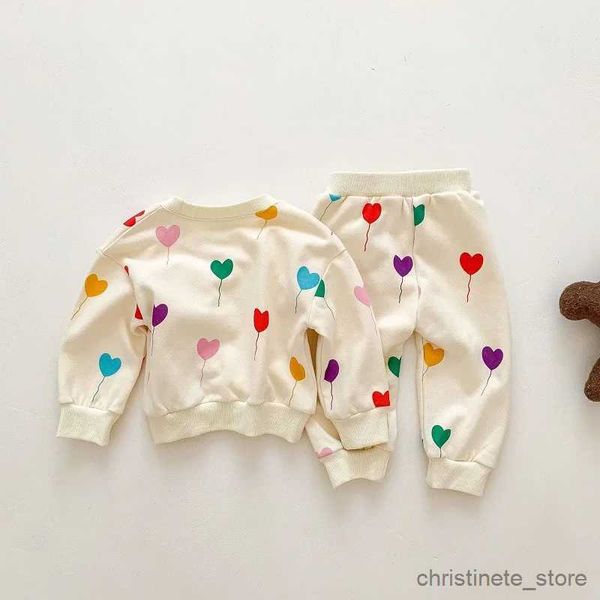 Set di abbigliamento 0-3 anni Baby Boy Girl Autunno Vestiti Set Ins Style Cuore Palloncino Modello Pullover Felpa Top Pantaloni lunghi 2 pezzi Abiti Suit R231215