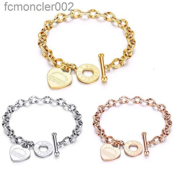 Braccialetti con ciondoli Ot Nuovo design di nicchia Ins Vento Bracciale da donna in acciaio al titanio Bottone Amore Cuore in acciaio può essere inciso 6PT2