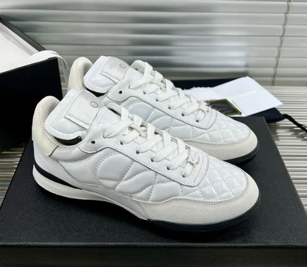 Chaussures de sport blanches en peau de mouton et diamants pour femmes, petites chaussures de Tennis à pointes à ongles, dernière collection