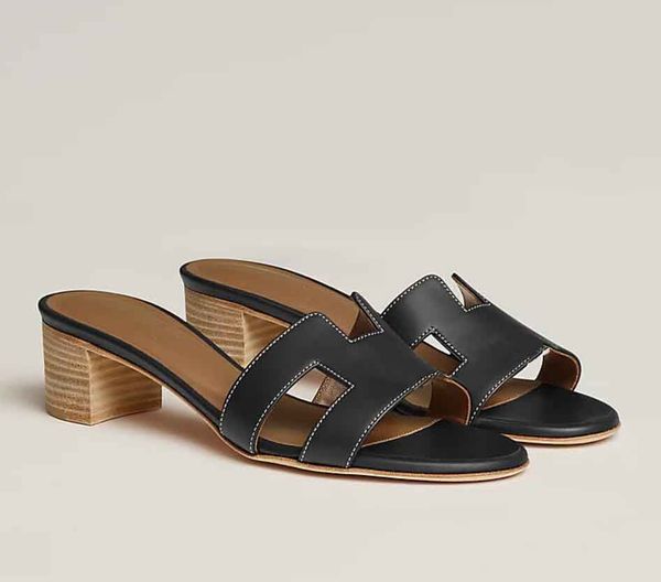2024 Desingers sandalo da donna pantofola tacco basso Designer Donna Sandali bianchi pantofole con tacco scivolo in pelle di vitello slip da spiaggia su infradito con scatola 35-42 Alta qualità
