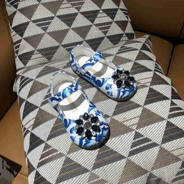 Markendesigner-Schuhe für Neugeborene, Kleinkinder, funkelnde Diamant-Baby-Sneaker, Box-Verpackung, Größe 20–25, Lauflernschuhe für Kleinkinder, 5. Dezember