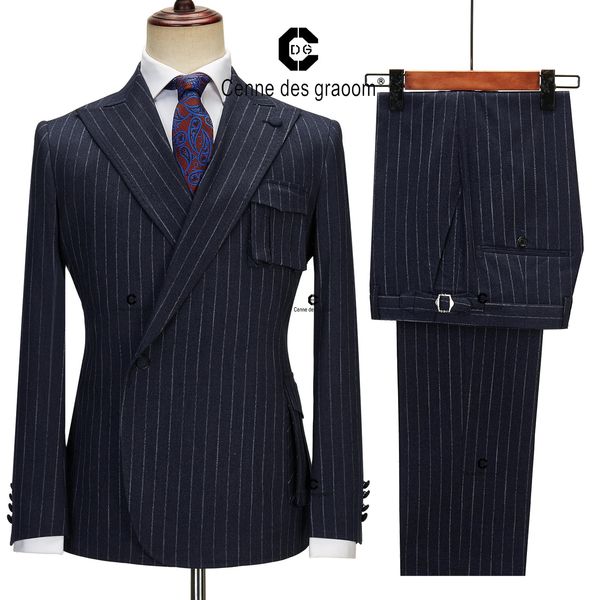 Abiti da uomo Blazer Cenne Des Graoom 2023 Blu navy gessato da uomo con bottoni sul lato destro Pantaloni da giacca 2 pezzi Slim Fit Groomsman Abito da sposa Party 231215