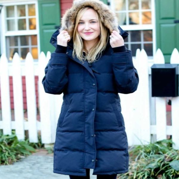 Damen Down Parkas Designerinnen Frauen Jacken Mantel Langer Parka Weiß Kanada Windschutzjacke Kragen Winterpuffer Realer Wolf Fur