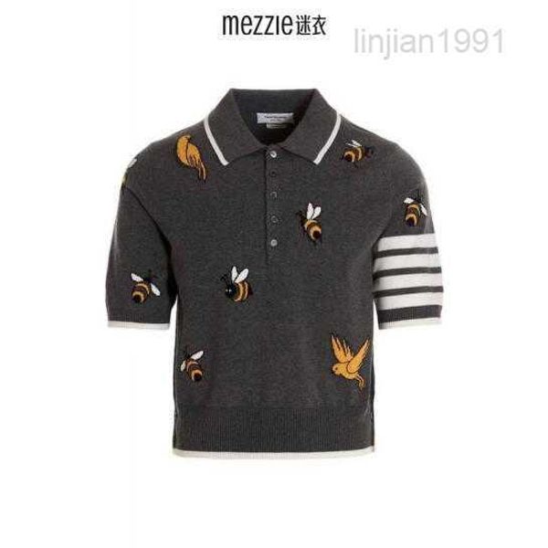 2023 Tom Camisa polo masculina de malha bordada Bird-bee cinza nº 3