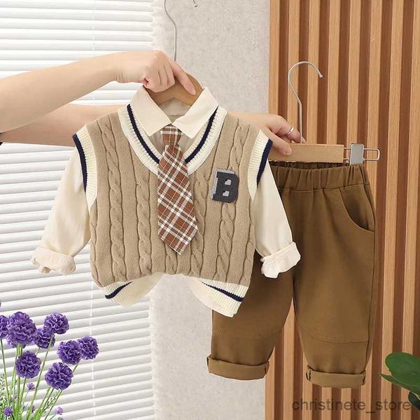 Set di abbigliamento 2023 Autunno Inverno Vestiti per neonato da 1 a 5 anni Scollo a V senza maniche Maglione Gilet + Camicie + Pantaloni Abiti Set di abbigliamento per bambini R231215